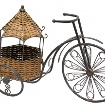 אופניים מיניאטוריים עשויים מתכת וקש