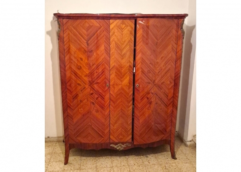 ארון בגדים בסגהון עתיק עשוי עץ ושיבוץ מרקטרי