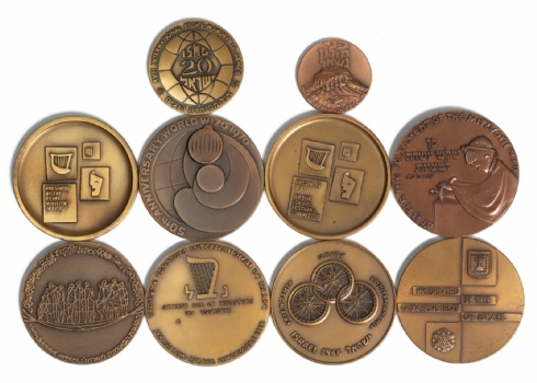 10 מדליות נחושת של החברה הממשלתית למדליות ולמטבעות
