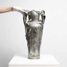 אגרטל פיוטר בסגנון אר נובו, גדול, כבד ומרשים תוצרת Zinn Stube Swiss