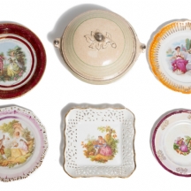 6 כלי פורצלן ישנים ועתיקים מעוטרים וחתומים