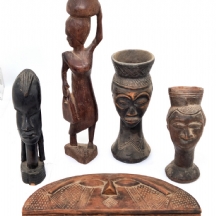 5 חפצי עץ אפריקאים מגולפים בעבודת יד