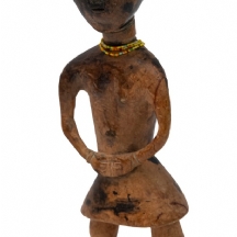 פסל אפריקאי עתיק בן כמאה שנה עשוי עץ מגולף