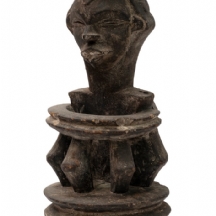 פסל אפריקאי של אנשי הלובה המבה (Luba-Hemba people) מסוג ג'אנוס (Janus figure)