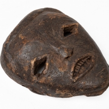 מסיכה אפריקאית של אנשי שבט הבאקה (Baka tribe) דוברי שפת נגבאקה (Ngbaka) מקונגו