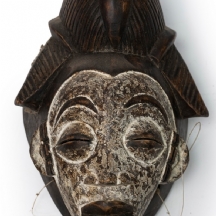 מסכה של נערה צעירה של אנשי שבט הפונו (Punu) ממרכז אפריקה, גבון (Gabon) או קונגו