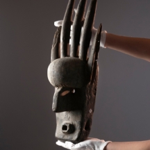 מסכת מאלינקה אפריקאית עשויה עץ מגולף ביד