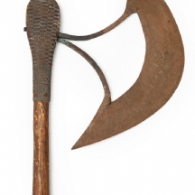 גרזן טקסי אפריקאי של אנשי שבט קובה (Cube tribe) עשוי עץ ומתכת