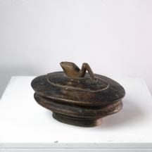 קופסא אפריקאית של אנשי הלוזי (Lozi people) עשויה עץ מעוטרת בדמות ברווז