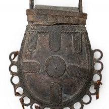 מיכל מתכת אפריקאי לתרופות של אנשי הנופה (Nupe people)