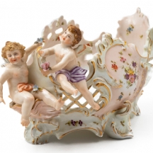 כלי פורצלן עתיק מתוצרת Eduard Muller מעוטר ציורי יד באמייל וזהב