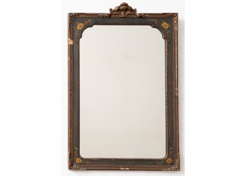 מראה עתיקה, בת יותר מ-100 שנה