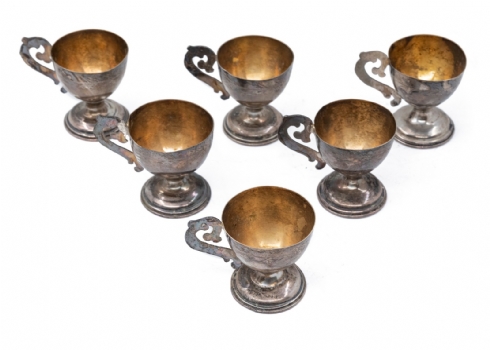 סט של 6 כוסות כסף רוסיות קטנות חתומות '84', הפנים מוזהב