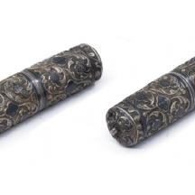 זוג מיכלי כסף עתיקים לסיכות (מסט תפירה), מסוף המאה ה-18 או מתחילת המאה ה-19