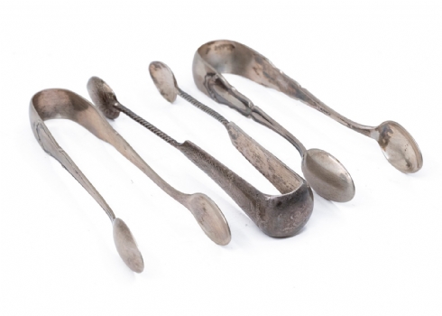 שלושה מלקחיים עתיקים עשויים כסף, חתומים