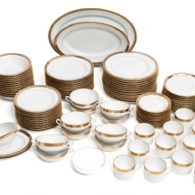 סט אוכל צרפתי (לימוז' Limoges) מעוטר בזהב וחתום