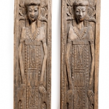 זוג דלתות מקדש מלאוס עשויות עץ מגולף בעבודת יד, פגמים, מצב בהתאם לגיל, המאה ה-19