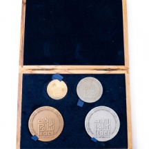 סט מדליות זהב (900) כסף (935) וארד (טומבק) "חוזה השלום ישראל - מצרים"