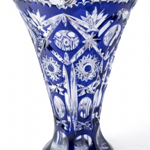 כד קריסטל כחול, מלוטש בעבודת יד בליטוש מסוג 'Cut to clear'