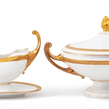 שני כלי פורצלן גרמנים עתיקים תוצרת אפיאג (Epiag), מעוטרים בזהב