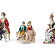 שלושה פסלוני פורצלן רויאל וינה מהמאה ה-19 (Royal Vienna)