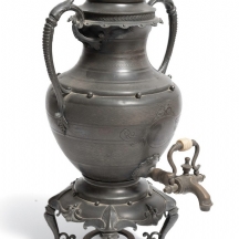 מיחם פיוטר עתיק מהמאה ה-19, כפי הנראה אנגלי (ויקטוריאני) או אמריקאי