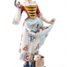 דמות פורצלן עתיקה של דרבי (Royal Crown Derby) בדמות רועת צאן