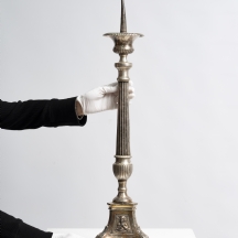 פמוט כנסיה עתיק עשוי ברונזה, שאריות ציפוי כסף