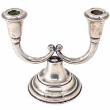 פמוט כסף שולחני לשני נרות, עשוי כסף '833', חתום, משקל: 146 גרם