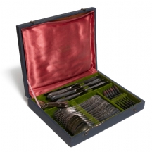 לוט הכולל סכו"ם רוסי (סובייטי) עשוי אלפקה חתום