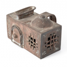 קופת צדקה עתיקה עשויה נחושת בצורת קבר שיח, תקופת פלשתינה (א"י)