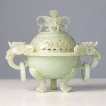 קישוט סיני עתיק עשוי ג'ייד (Jade) מעוצב בצורת קורו (Koro - כלי קטורת יפני)