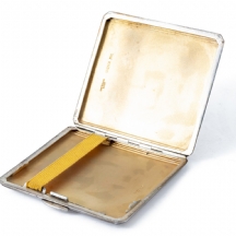 קופסאת סיגריות אנגלית מתוצרת Walker & Hall, חתומה