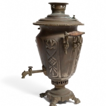 סמובר רוסי עתיק, עשוי מתכת וידיות עץ, חתום