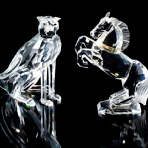 2 דמויות קריסטל סברובסקי (SWAROVSKI) בדמות סוס וצ'יטה, חתומים