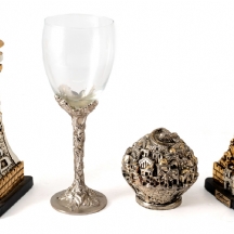 ארבעה חפצי נוי