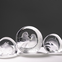 3 פסלי קריסטל בדמויות חיות, מאטס יונסון (Mats Jonasson, נ. 1959)