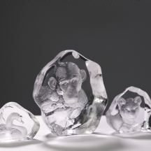 3 פסלי קריסטל בדמויות חיות, מאטס יונסון (Mats Jonasson, נ. 1959)