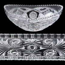 שני כלי הגשה מקריסטל הכוללים קערת הגשה ומגש