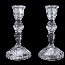 2 זוגות פמוטי קריסטל, אחד תוצרת בקרה (BACCARAT) חתום