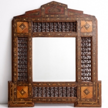 מראה סורית דמשקאית עשויה עץ משובץ