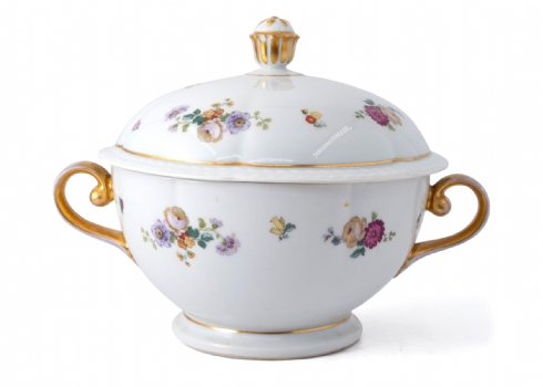 מרקיה גרמנית עתיקה תוצרת תומאס (בווריה) מעוטרת בזהב ובפרחים, חתומה