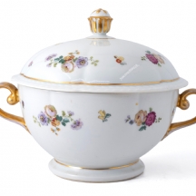 מרקיה גרמנית עתיקה תוצרת תומאס (בווריה) מעוטרת בזהב ובפרחים, חתומה