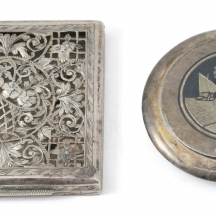שתי פודריות עתיקות עשויות כסף