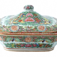 כלי פורצלן סיני מנדריני ומכסה תואם