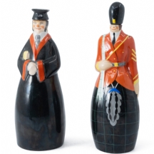 שני בקבוקי ליקר צרפתים מתוצרת ROBJ PARIS צבועים ביד וחתומים