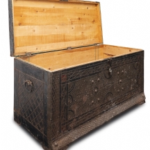 ארגז מסעות סובייטי עשוי עץ ומתכת