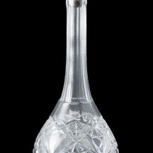 דקנטר עשוי קריסטל, עם מכסה תואם עשוי כסף