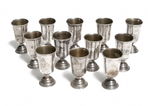 סט 12 גביעי קידוש עשויים כסף 840 מתקופת פלשתינה, שנות ה-40