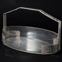 כלי גרמני אר דקו עשוי מתכת מצופה כסף וכלי פנימי נשלף (Liner) עשוי זכוכית חרוטה